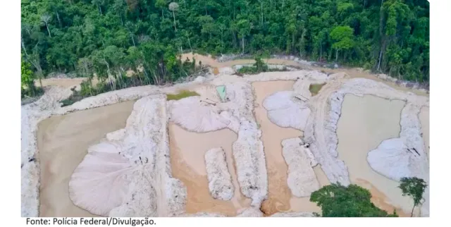Operação da PF destrói máquinas utilizadas em garimpo ilegal em terra indígena no Pará.