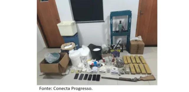 Polícia apreende mais de meia tonelada de drogas e fecha laboratório clandestino no Pará.